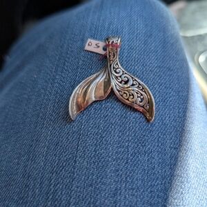 NEW Elegant Silver Whale Tail Pendant